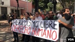 El secretario general del Sindicato Nacional de Trabajadores de la Prensa del país (SNTP), Marco Ruiz, explicó que ese día fueron agredidos casi 15 periodistas a la llegada del presidente interino Juan Guaidó luego de su gira. Foto: Álvaro Algarra - VOA.