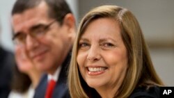 La directora de la División de EE.UU. en la cancillería cubana, Josefina Vidal, anunció que dentro de poco equipos de funcionarios de EE.UU y Cuba, reunidos en Washington, estarán listos para dar a conocer un acuerdo preliminar.