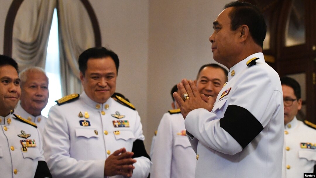 Thủ tướng Thái Lan Prayuth Chan-ocha cảm ơn các thành viên liên minh sau khi được hoàng gia phê chuẩn chức vụ thủ tướng ngày 11/6/2019.