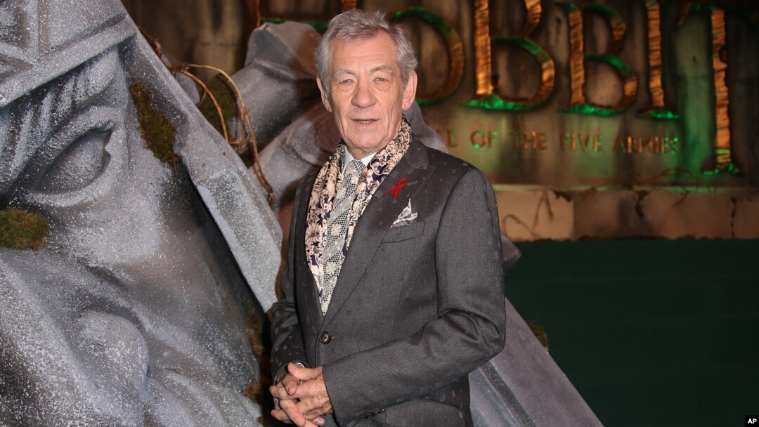 Actor Sir Ian McKellen poses for photographers upon arrival at the world premiere of "The Hobbit: The Battle of the Five Armies" in London, Dec. 1, 2014. 