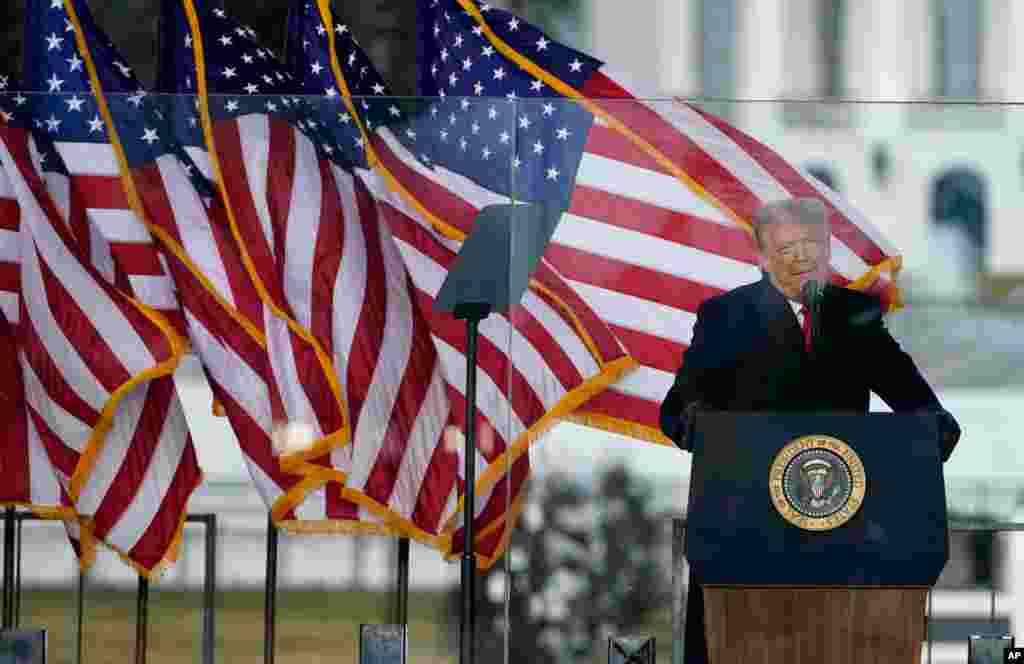 پیش از نشست کنگره پرزیدنت ترامپ در مقابل کاخ سفید برای چند هزار حامی خود سخنرانی کرد. 