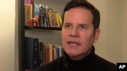 Juan Carlos Cruz iba a ser entrevistado vía Skype, pero el Vaticano decidió mandar al experto en abusos sexuales en persona hasta Chile.