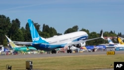 La versión final del 737 MAX 10 despega para su vuelo inicial del Aeropuerto de Renton, Washington. La aeronave aún debe ser autorizada por la agencia reguladora de la aviación de EE.UU.