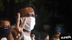 কলকাতার মেয়র হিসাবে শপথ নিলেন ফিরহাদ হাকিম। (ফাইল ফটো- দিব্যাংশু সরকার/ এএফপি) 