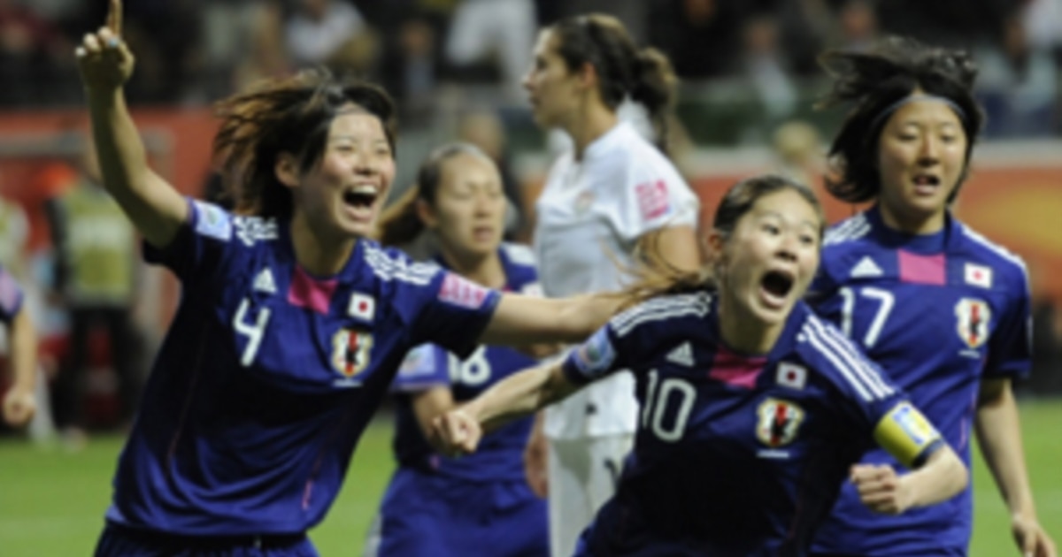 Sizning tukli mushukingizni yalashga majbur qiladi