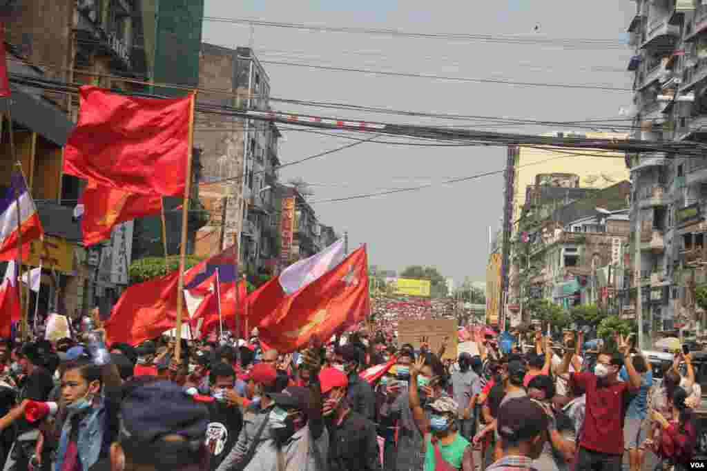 Protesters march on a street in Yangon, Myanmar, Feb. 7, 2021. (Credit: VOA Burmese Service)
