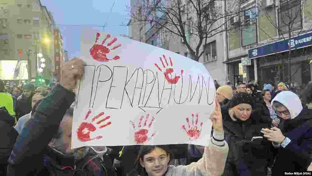 Na beogradskom Trgu Slavija u nedelju 22. decembra održan je veliki antivladin protest studenata i građana koji traže odgovornost za pad nadstrešnice železničke stanice u Novom Sadu 1. novembra i pogibije petnaestoro ljudi (Foto: VOA/Stefan Miljuš)