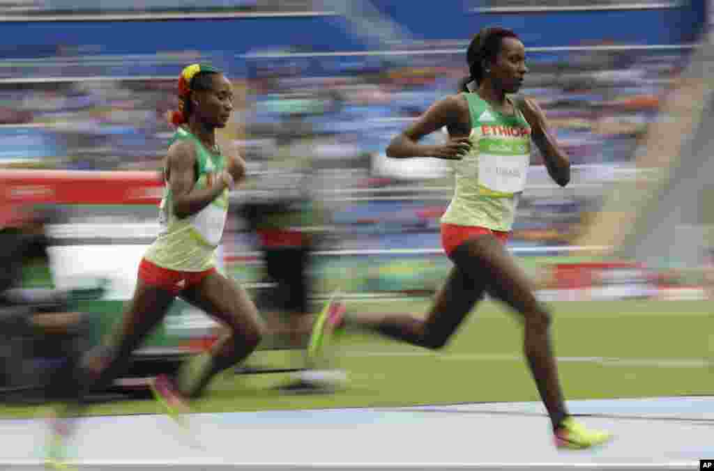 ኢትዮጵያዊያኑ ጥሩነሽ ዲባባ እና ገለቴ ቡርቃ በሪዮ 10,000 ሜትር