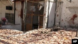 7일 시리아 다마스쿠스에서 폭탄 공격으로 파괴된 이슬람교 사원. 