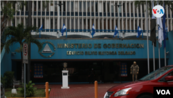 En la imagen la fachada del edificio del Ministerio de Gobernación de Nicaragua. [Foto: VOA/Houston Castillo].
