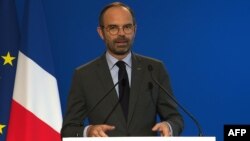 Perdana Menteri Perancis, Edouard Philippe menunda pajak kenaikan BBM. 