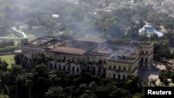 2백년 전통의 브라질 리우데자네이루 국립박물관이 2일 발생한 화재로 심각한 피해를 입었다.