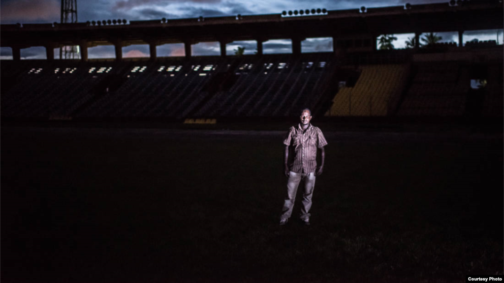 Abdoulaye Diallo au stade national où il a été blessé par balles par les forces de sécurité le 28 septembre 2009.&nbsp;Crédit FIDH/Tommy Trenchard