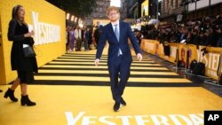 Ed Sheeran saat menghadiri pemutaran perdana film 'Yesterday' di London, 18 Juni 2019. (Foto: dok).