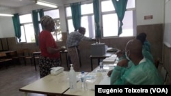 Assembleia de voto na cidade da Praia, Cabo Verde Foto de arquivo