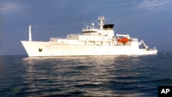 Океанографический исследовательский корабль USNS Bowditch.