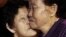 一对分离了60多年的姊妹重逢