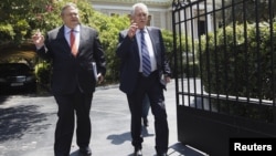 Leader of Greece's Panhellenic Socialist Movement party Evangelos Venizelos (L) and leader of the Democratic Left party Fotis Kouvelis leave the prime minister's office after a meeting in Athens, July 18, 2012. 