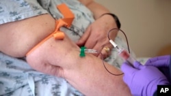 En un estudio de 35 pacientes con leucemia linfoblásticia aguda, 94% experimentaron una remisión total.
