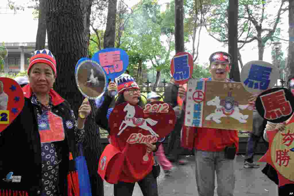 国民党1月8号在台北举行“为台湾赞出来”大游行(美国之音赵婉成拍摄)