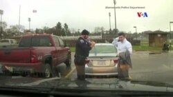 SHORT VIDEO: Ոստիկանը օգնել է վարորդին