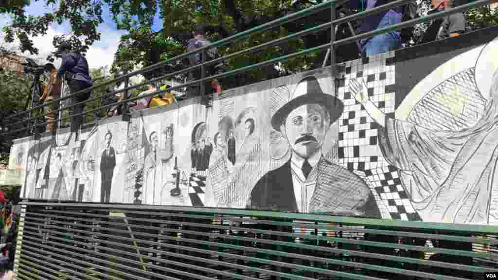 Las expresiones art&#237;sticas no faltaron. En este muro, a las afuera de la Iglesia Nuestra Se&#241;ora de la Candelaria, en Caracas, muestra escenas de la visa del &quot;m&#233;dico de los pobres&quot;.