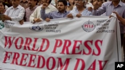 Pakistan journalists rally to observe the World Press Freedom Day in Islamabad, Pakistan, Tuesday, May 3, 2016. Dozens of journalists gathered shouting slogans for the freedom of press. (AP Photo/B.K. Bangash)