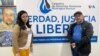 Wendy Flores y Gonzalo Carrión, miembros fundadores del colectivo de derechos humanos "Nicaragua Nunca Más" en San José, Costa Rica. Foto VOA.