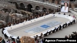 Los Ministros de Cultura del G-20 participan en una mesa redonda en la inauguración de su reunión en el Coliseo el 29 de julio de 2021 en Roma.