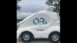 新加坡巡逻机器人提醒人们保持社交距离