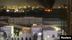 دود و آتش ناشی از حمله پهپادی به کنسولگری امارات در اربیل در بامداد روز سه‌شنبه ۱۹ اسفند