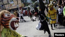 Chaloska ak Lamayòt nan kanaval Jakmèl, Ayiti, 19 fevriye 2017. REUTERS/Andres Martinez Casares