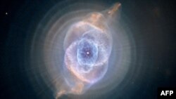 Habl teleskop snimio je Nebulu "Mačije oko", što je jedna od prvih planetarnih nebula otkrivenih u svemiru. Mačije oko čini jedanaest prstenova gasa.