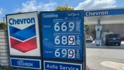 Harga BBM di Amerika terus melonjak seperti terlihat di sebuah pompa bensin di Los Angeles, California, 13 Juni 2022. 
