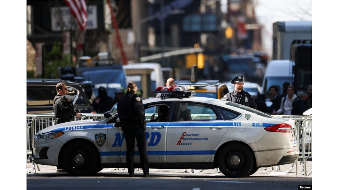 Mjere obezbjeđenja ispred Trump tornja u New Yorku.