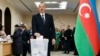 Azerbaycan'da bugün Cumhurbaşkanlığı seçimi yapılıyor. İlham Aliyev oy kullanırken- 7 Şubat 2024.