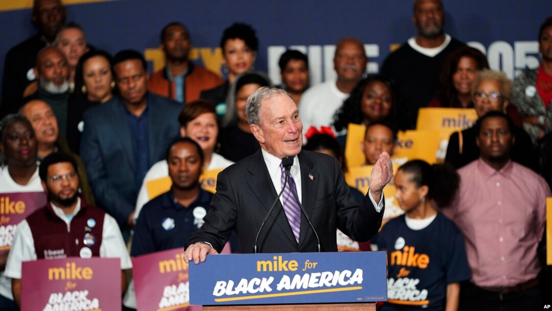 Ứng cử viên TT Đảng Dân chủ, cựu Thị trưởng TP New York Michael Bloomberg phát biểu trong cuộc vận động "Mike for Black America" tại Bảo tàng Quân nhân Quốc gia Buffalo ngày 13/2/2020 ở Houston. (AP Photo/David J…