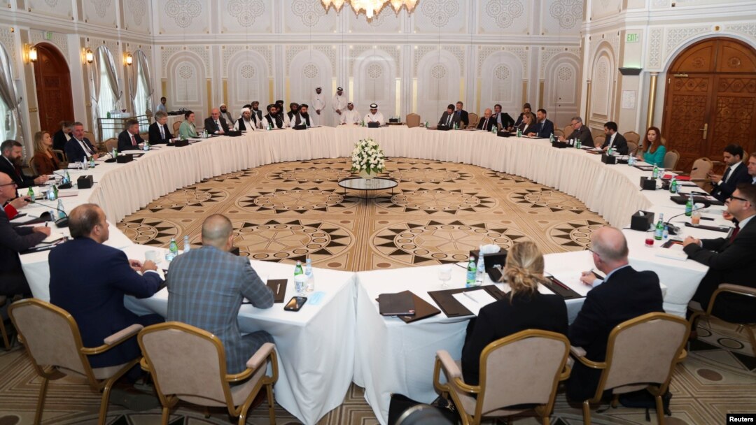 Delegasi AS dan Taliban dalam perundingan di Doha, Qatar 12 Oktober 2021 (foto: dok). Ibu kota Uzbekistan, Tashkent, akan menjadi tuan rumah perundingan AS-Taliban tahun ini. 