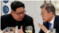 En la imagen, el presidente surcoreano, Moon Jae-in, y el líder norcoreano, Kim Jong Un, en una reunión en Panmunjom el 27 de abril de 2018. Korea Summit Press Pool/Pool via Reuters