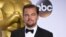 Aktor Leonardo DiCaprio setelah menerima piala Oscar 2016 (28/2).