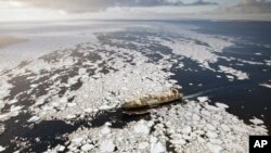 The Nisshin Maru trying to outrun the Steve Irwin by going through heavy ice