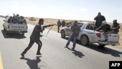 Лівійські повстанці в районі міста Рас-Лануф