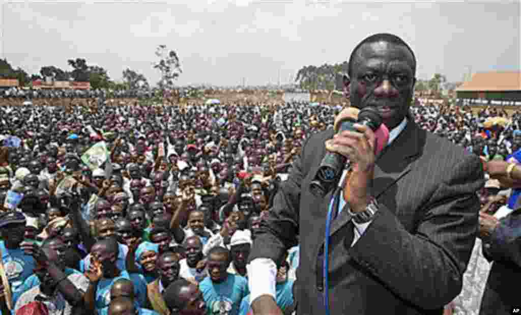 Uganda's opposition leader Kizza Besigye speaks during a rally at Rubaga division in the capital Kampala, Uganda, February 14, 2011