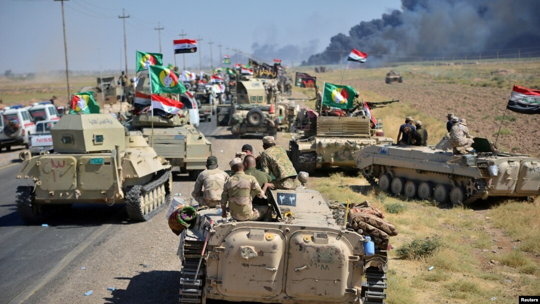 Shi'ite Popular Mobilization Forces (PMF) and Iraqi army members gather on the outskirts of Hawija, Iraq October 4, 2017. 