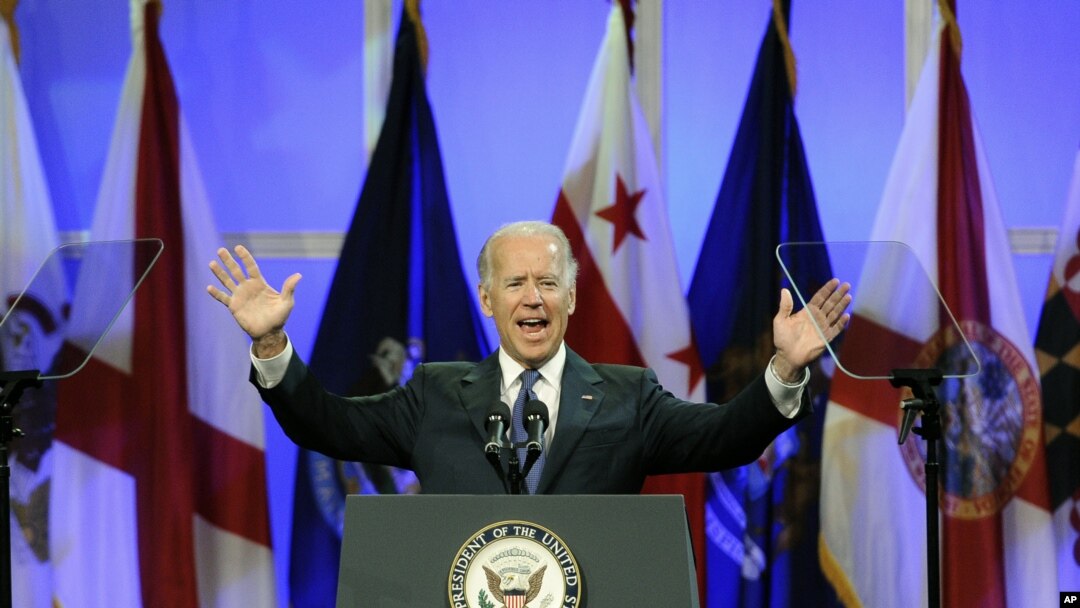 Wapres AS Joe Biden mendapat sambutan meriah saat memberikan pidato pada konvensi tahunan Kelompok Hak Sipil Tertua di AS (NAACP) di Houston, Kamis (12/7).