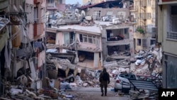 Türkiye'de Suriyelilerin de yaşadığı 11 ili etkileyen 6 Şubat depreminin üzerinden bir yıl geçti.