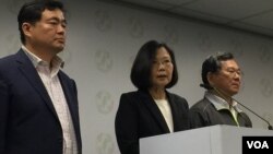 台灣執政黨最近的‘九合一’地方選舉失敗﹐總統蔡英文表示將一肩扛起敗選責任(資料照片)