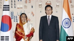 Tổng thống Ấn Độ Pratibha Patil và Tổng thống Nam Triều Tiên Lee Myung Bak tại Seoul, ngày 25/7/2011