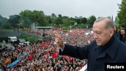 埃尔多安在伊斯坦布尔的第二轮总统选举的支持者集会上。