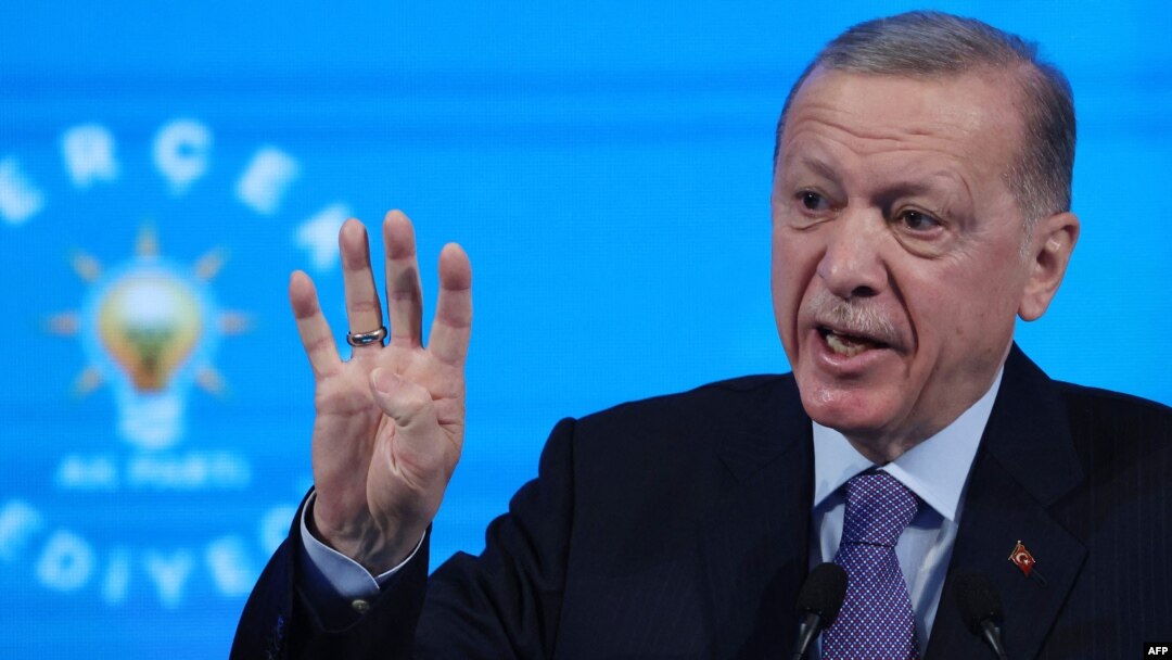 Alman medyası ile bazı siyasetçiler, partileşme yolunda ilerleyen "DAVA" oluşumunun AK Parti’ye yakın olduğunu, Cumhurbaşkanı Erdoğan’ın bu yolla başta Almanya olmak üzere Avrupa siyasetini etkileyebileceğini öne sürüyor.